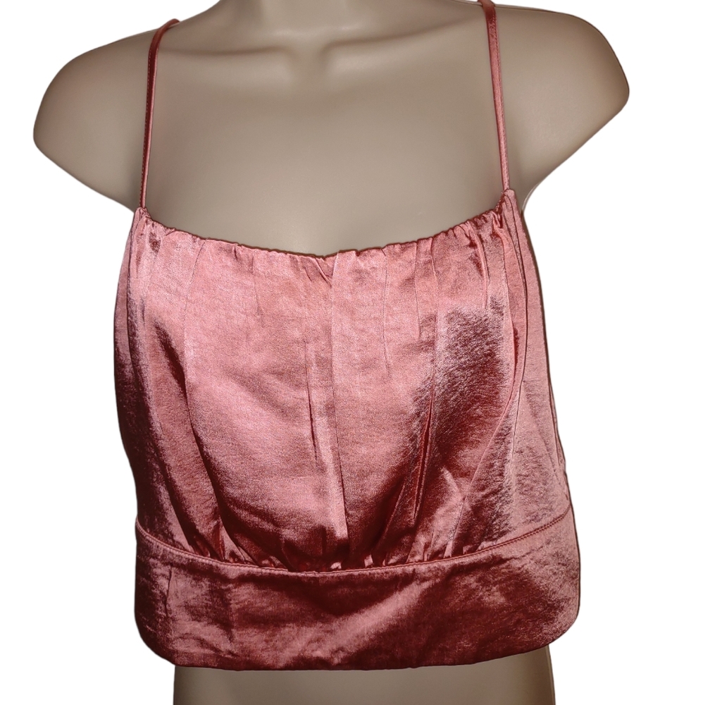 🎀 NWT Lulu's crop top.